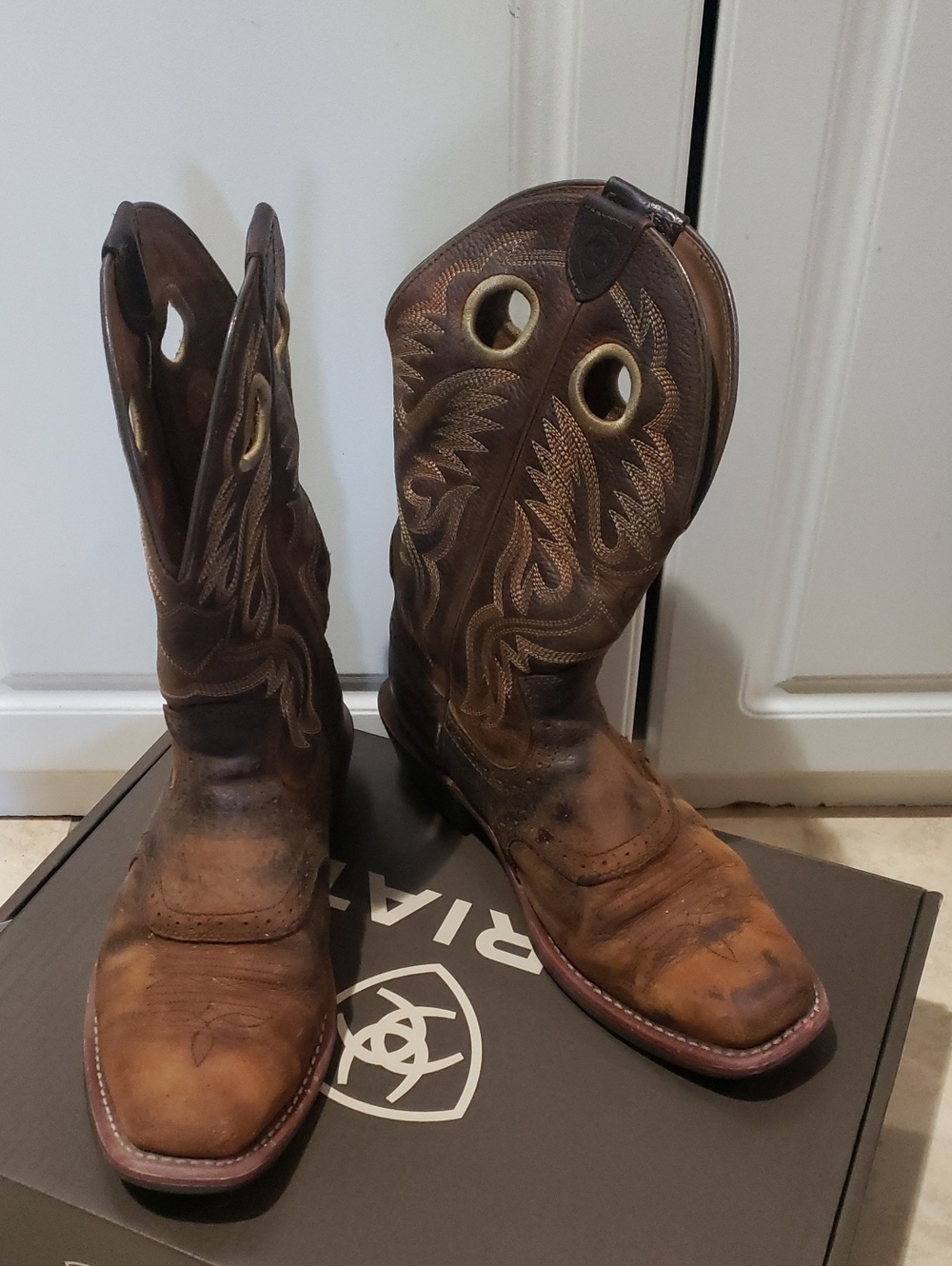 Ariat Tan Leather Western Boots with Embroidered Stitching
